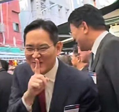 Mọi người cho mình hỏi, người này là ai vậy?