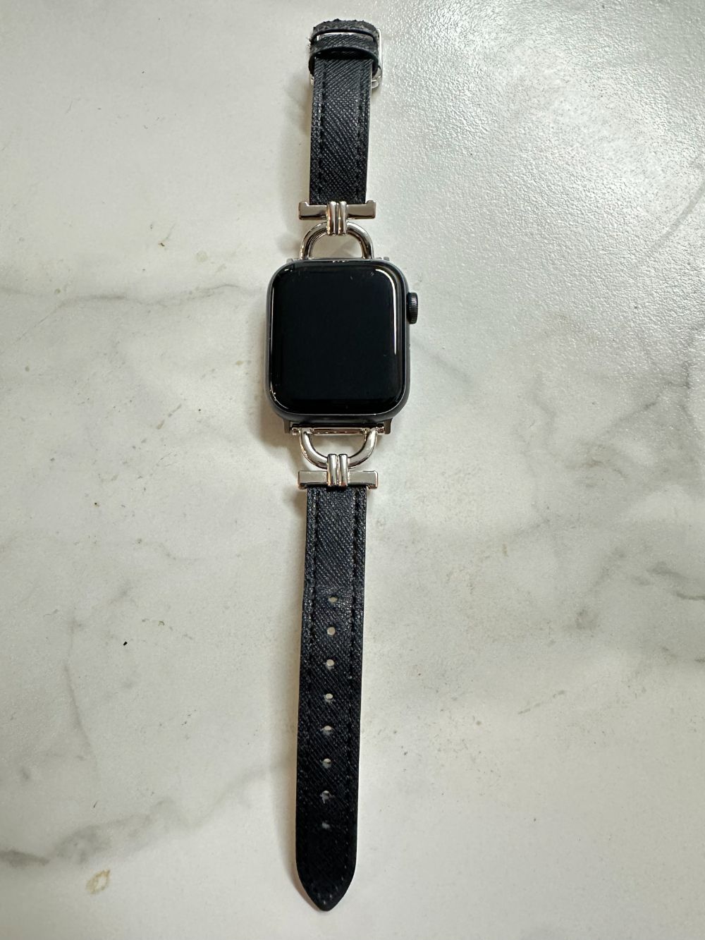 Pass gấp Apple Watch SE2 giá 200k (có thể thương lượng), mua hồi tháng 9 ạ!