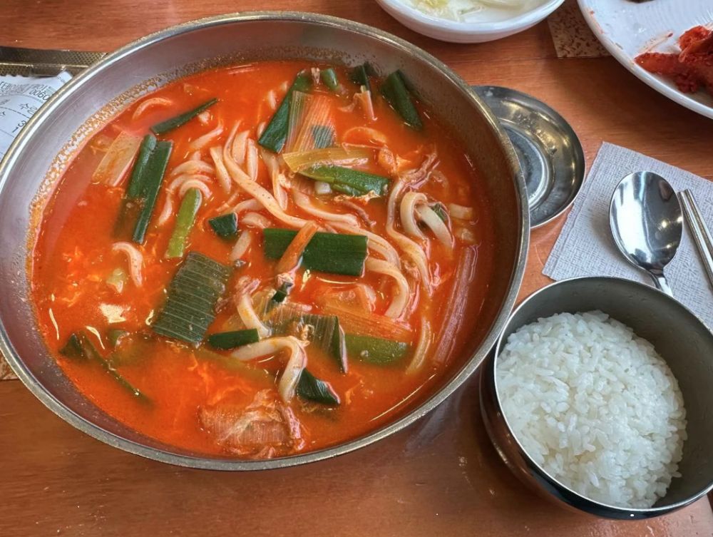 Ăn yukgaejang ở Hàn mà cứ thắc mắc… thịt bò đâu rồi?