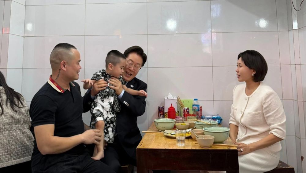 Tổng thống Hàn Quốc ăn phở ở phố cổ Hà Nội – quán nào vậy?!