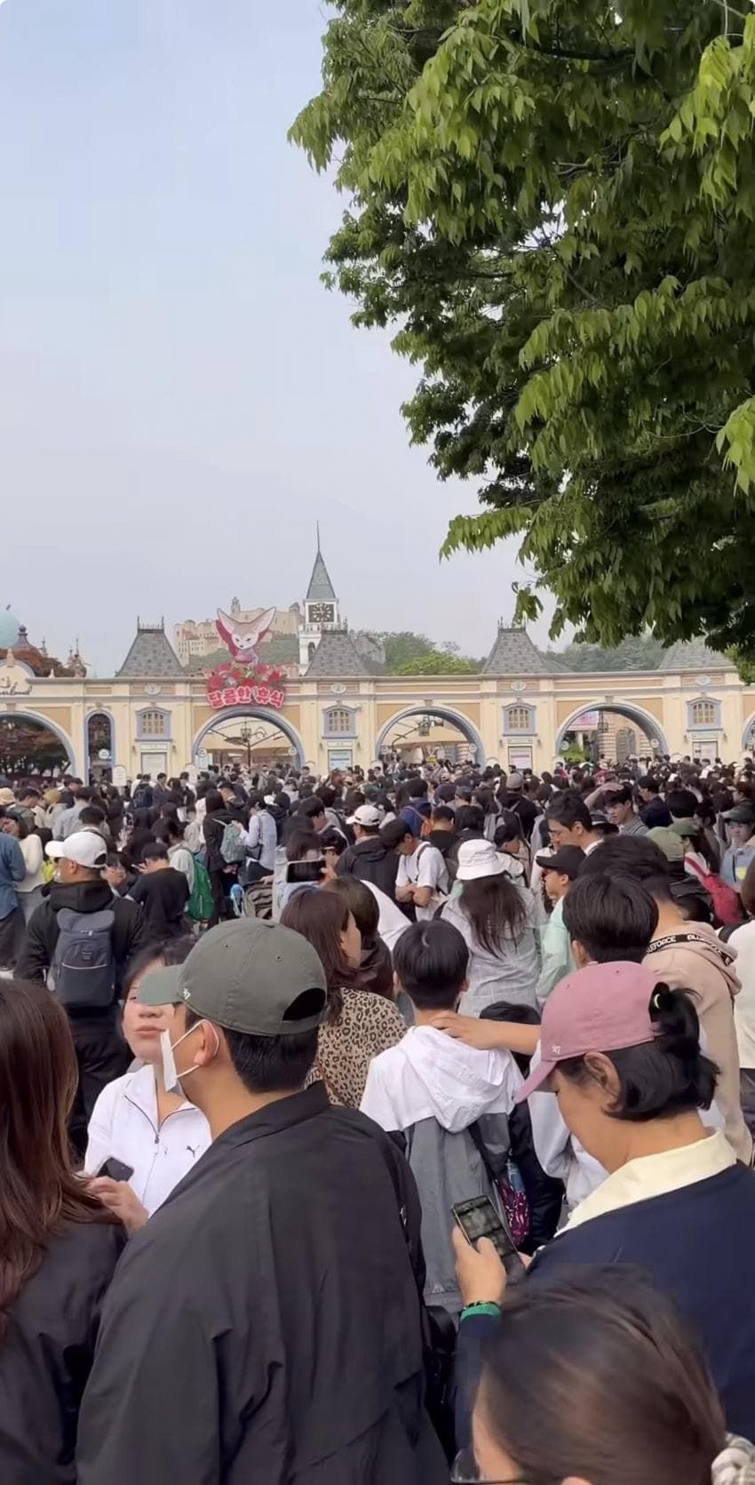  Nghe nói ảnh Everland hôm qua kẹt cứng vì Golden Week 