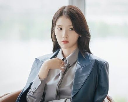 Mọi người có xem phim của IU '21세기 대군부인' không?